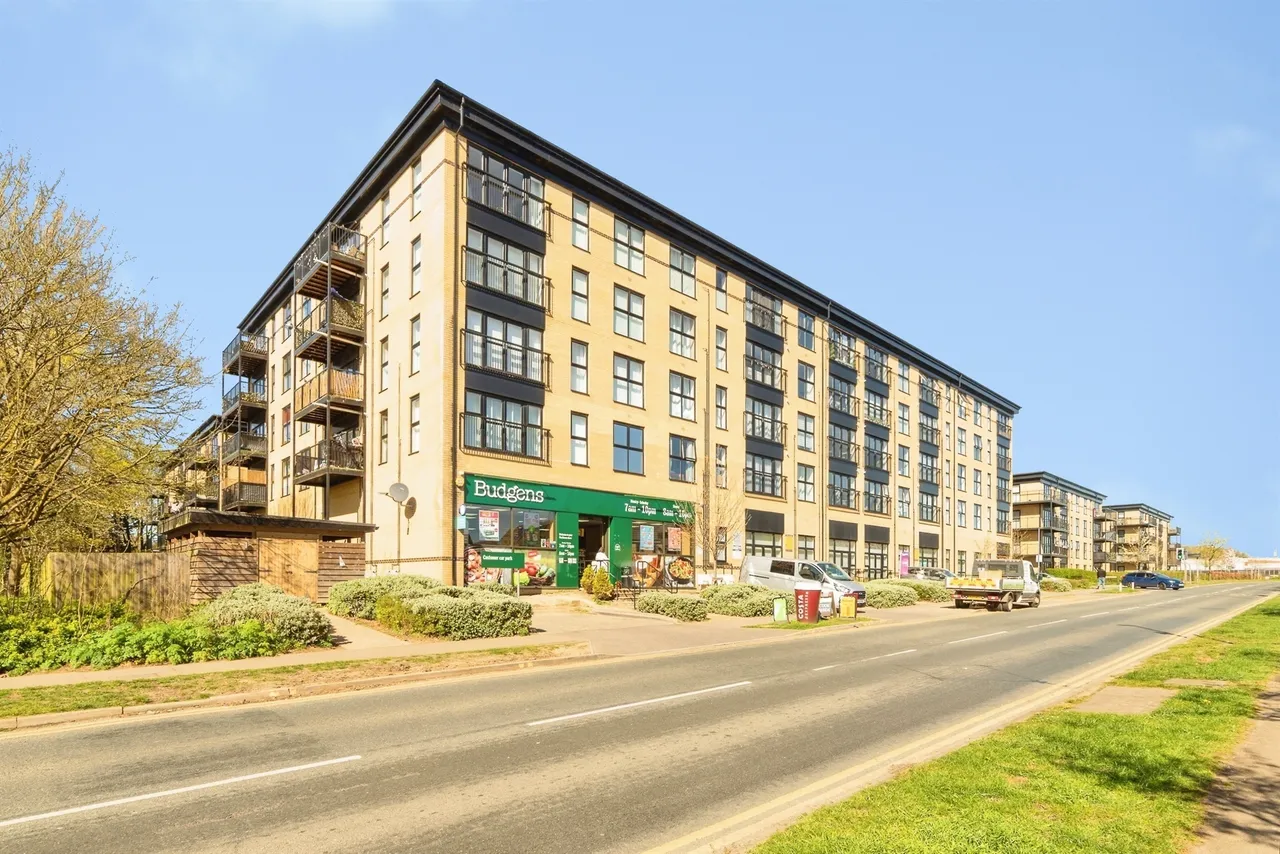 1 bed flat for sale — Giles Crescent, Stevenage