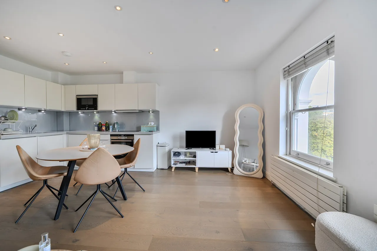 Flat 8, 284-286 Fulham Road, London, photo 5