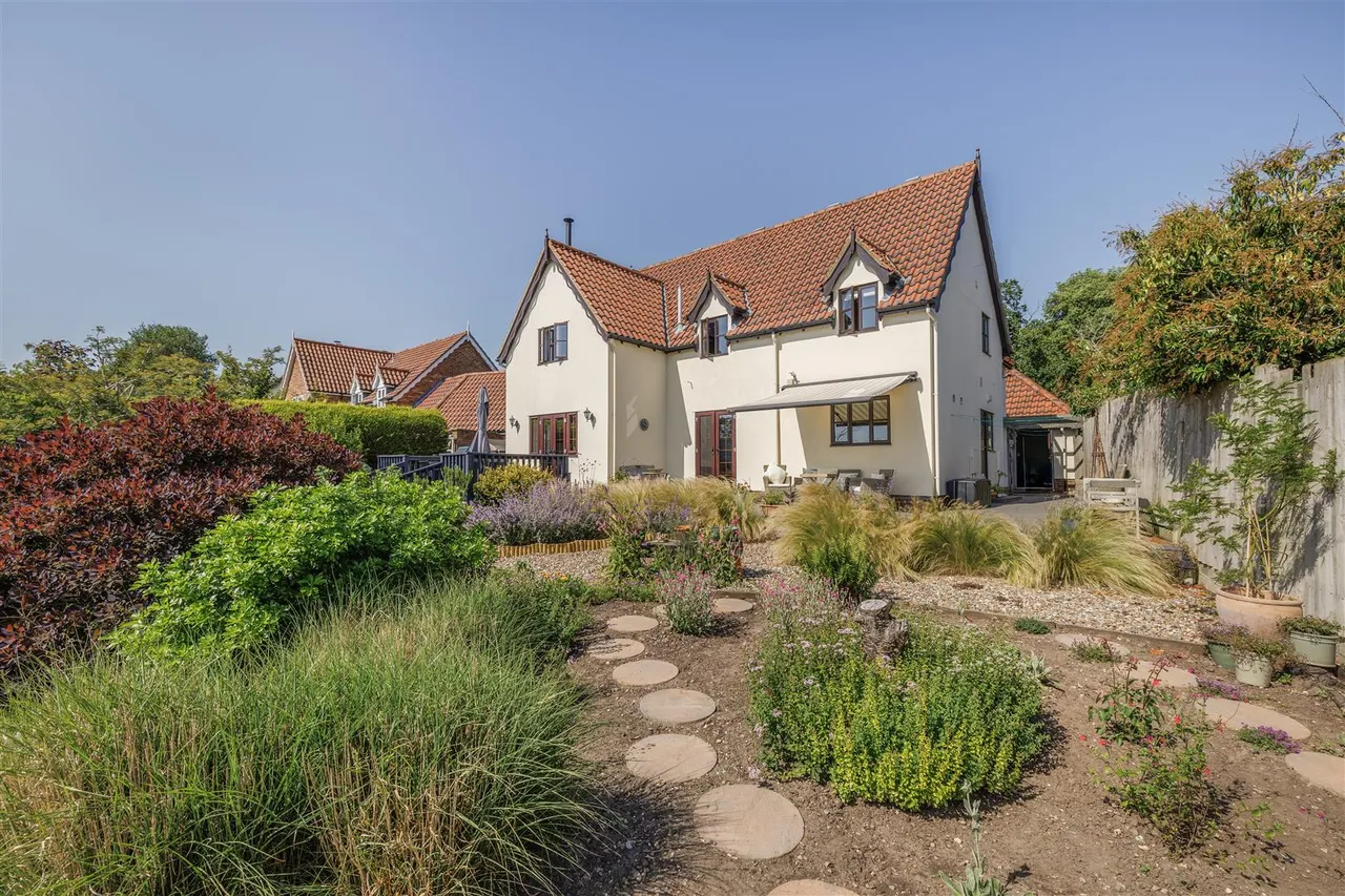 4 bed house for sale, Milldown, Holton Halesworth, IP19