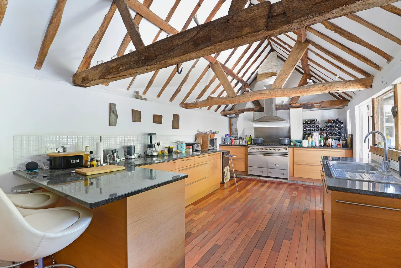 The Village, Ewhurst, GU6, photo 2