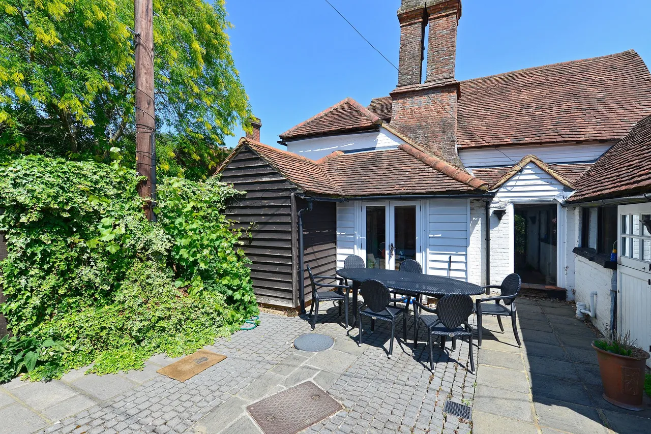 The Village, Ewhurst, GU6, photo 12