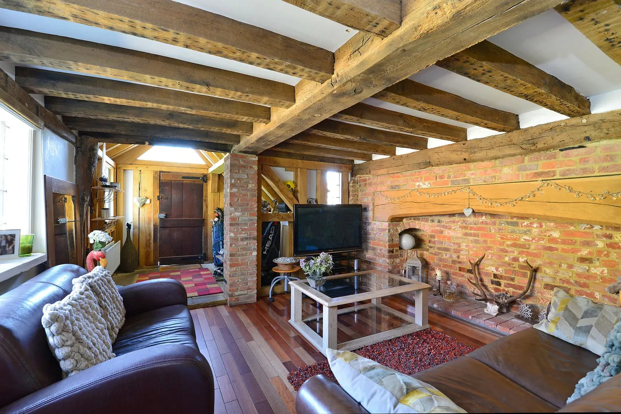 The Village, Ewhurst, GU6, photo 6