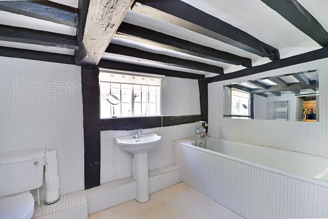 The Village, Ewhurst, GU6, photo 11
