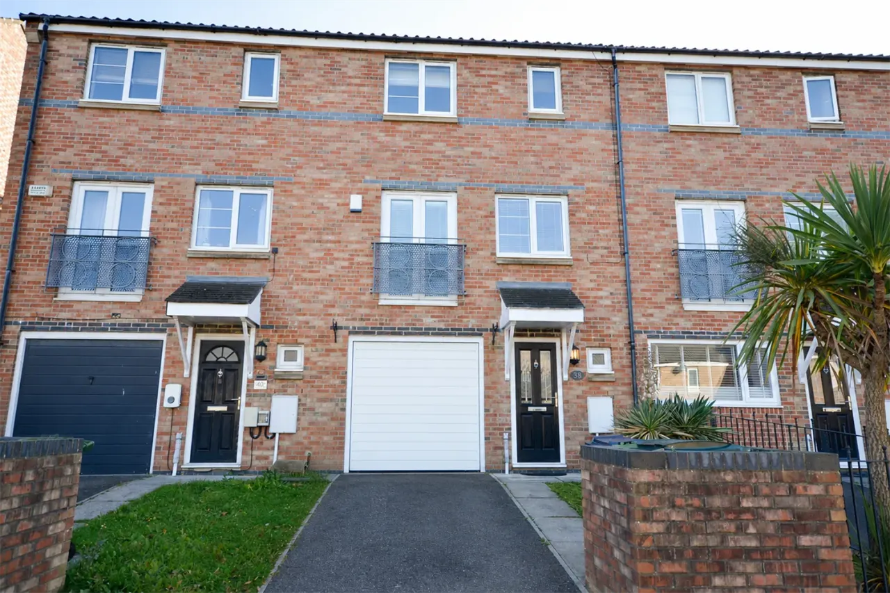 3 bed house to rent, St. Cuthberts Road, Gateshead, NE8