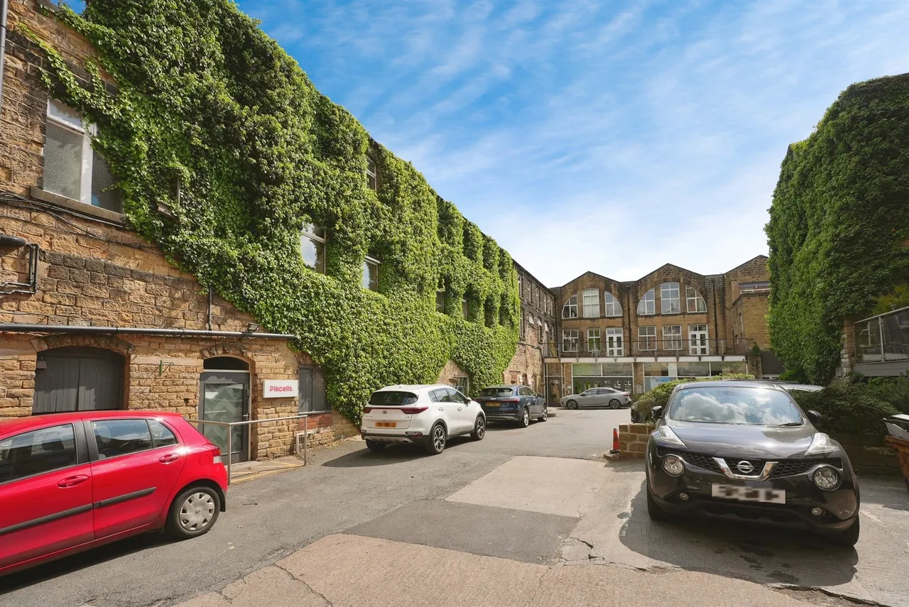 Plover Road, Huddersfield, photo 5