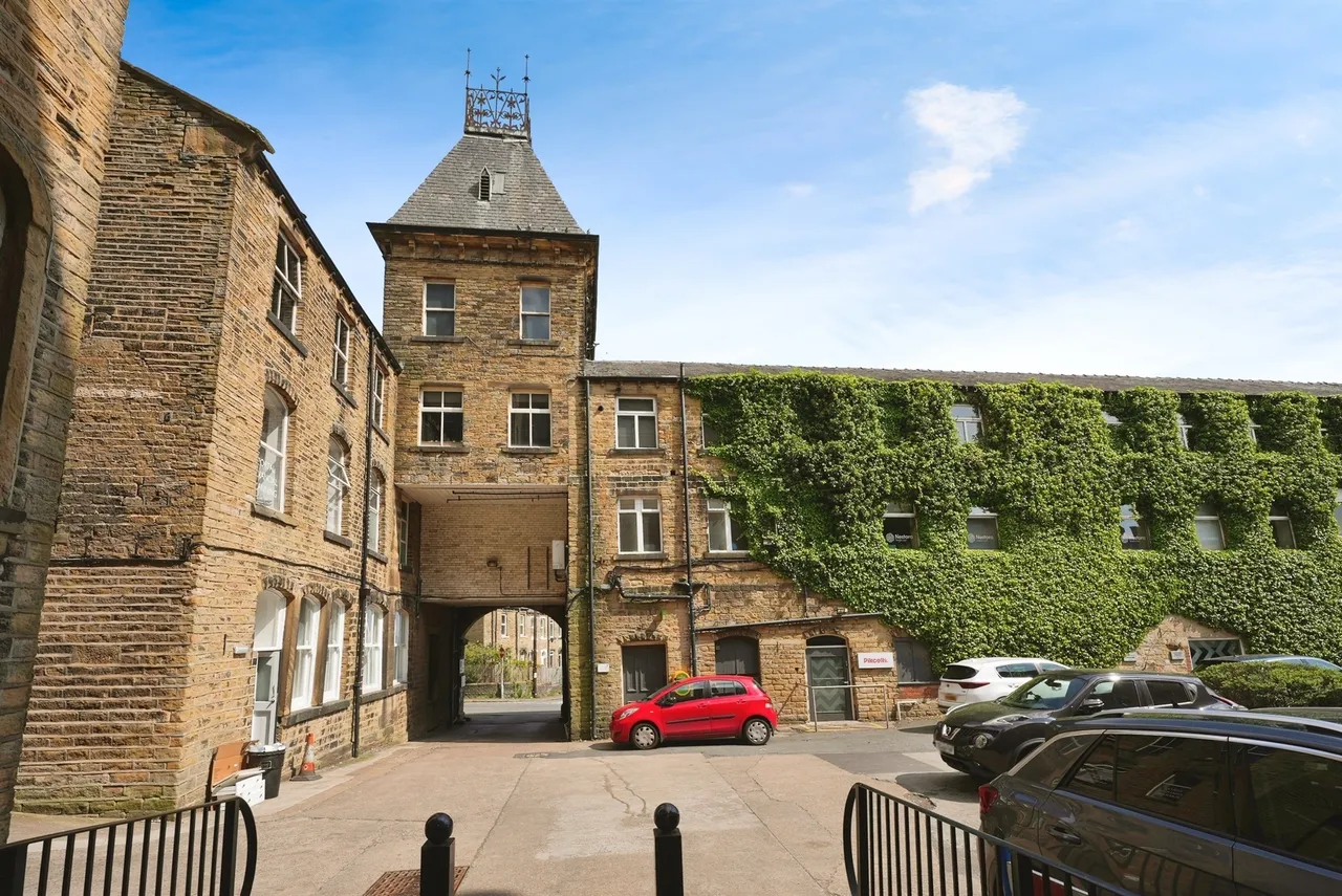 Plover Road, Huddersfield, photo 4