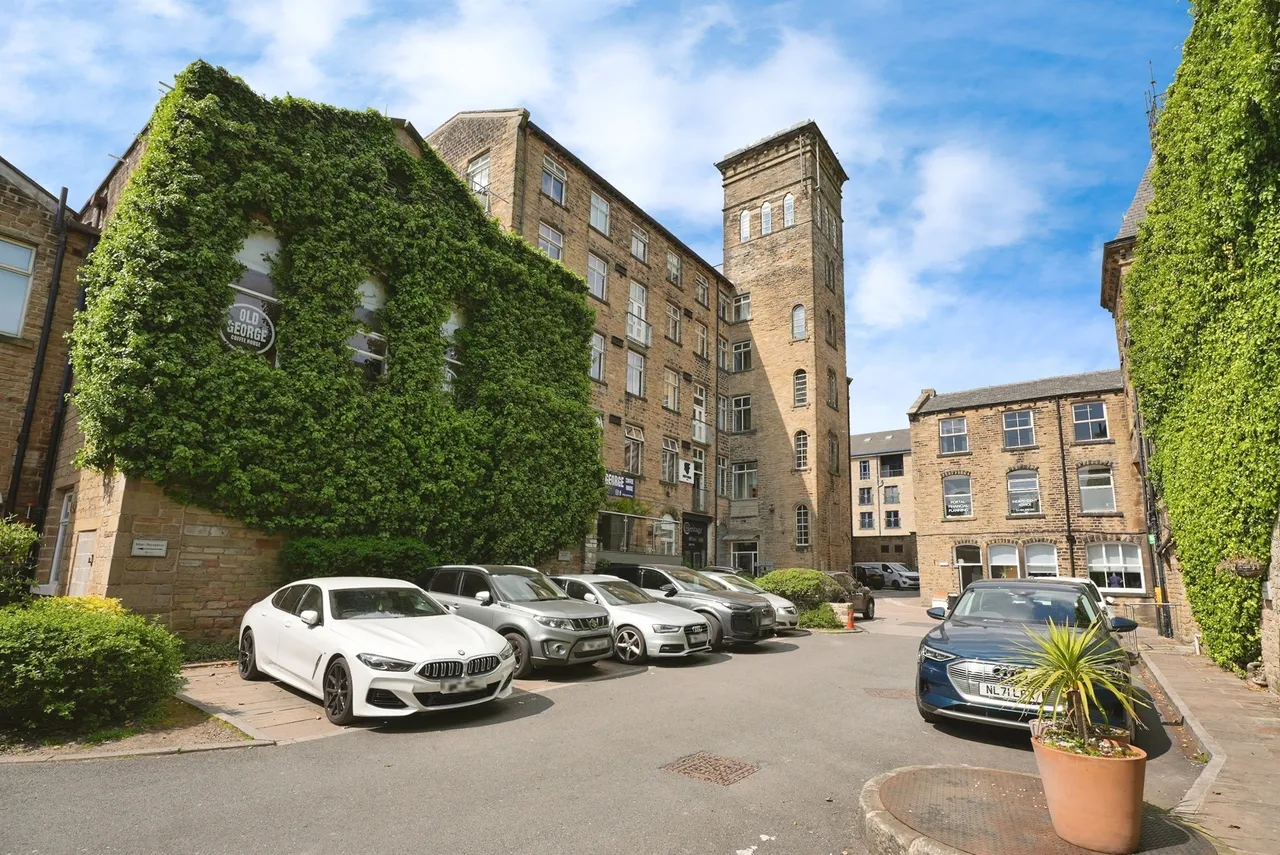 1 bed flat for sale — Plover Road, Huddersfield