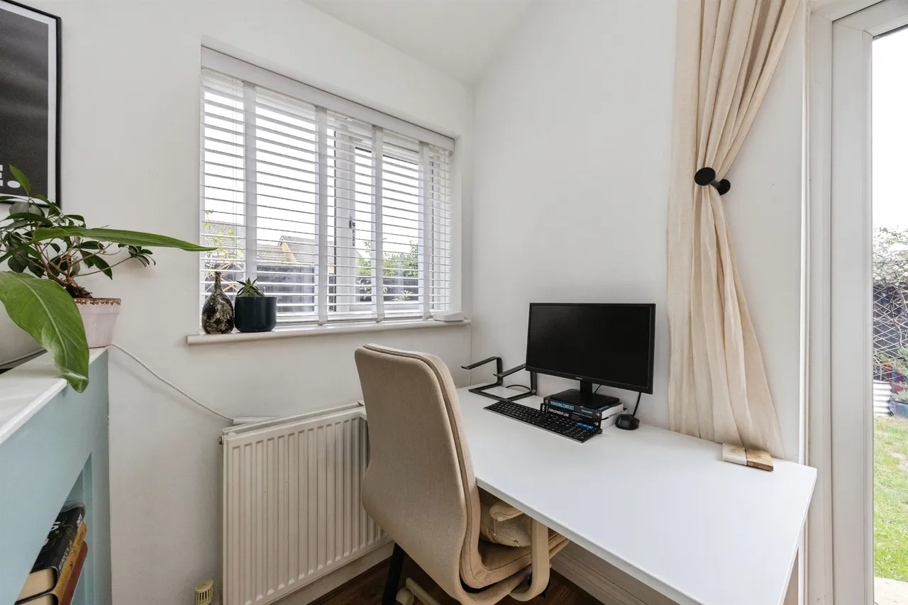 Manor House Drive, Kingsnorth, Ashford, photo 10