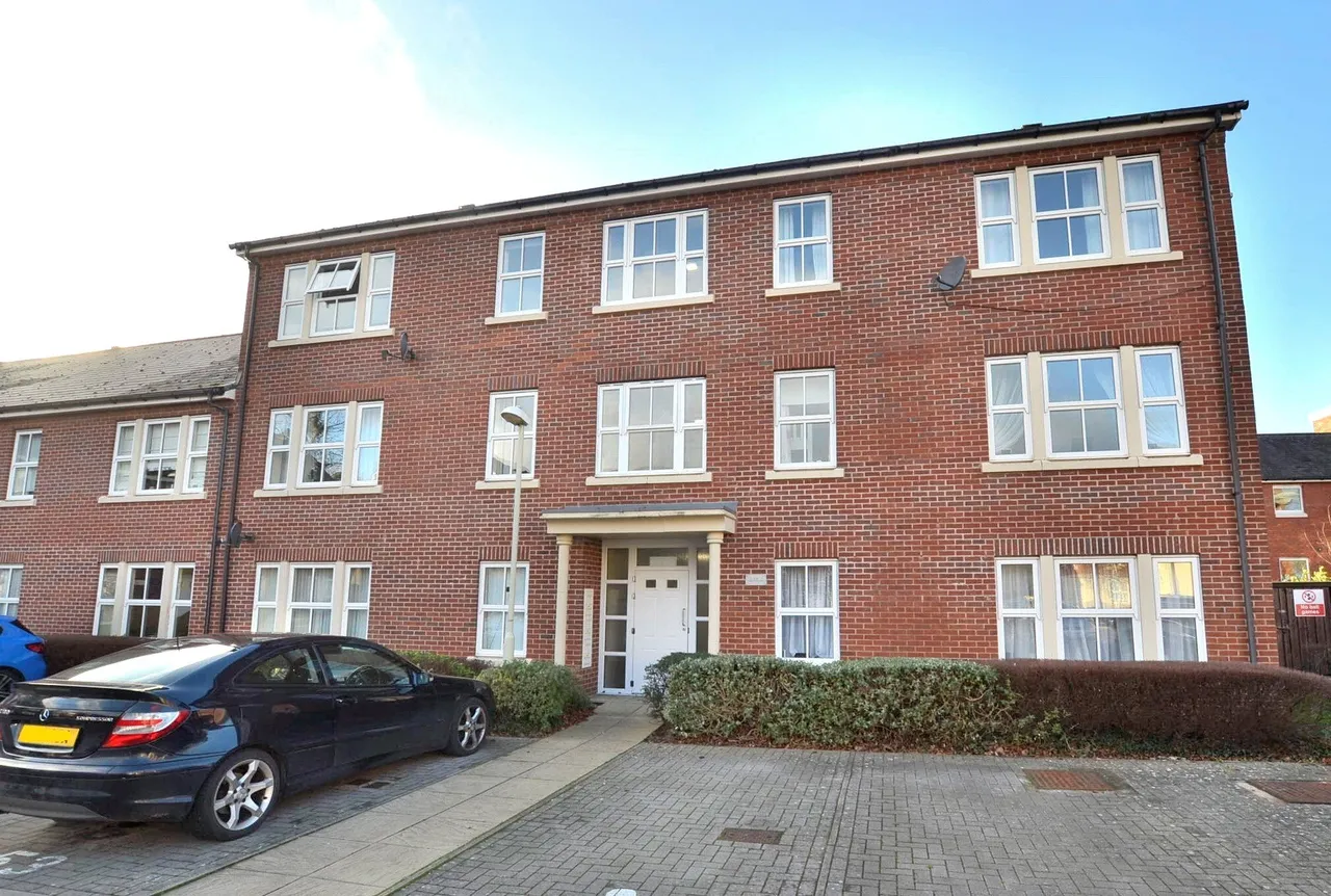 2 bed flat for sale — The Courtyard, Gloucestershire, London Road, GL1 3PS