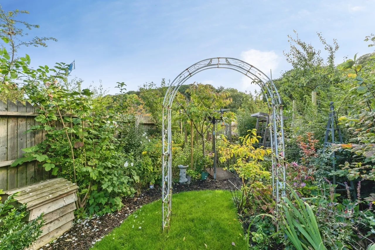 Greenfield Road, Holywell, CH8, photo 10