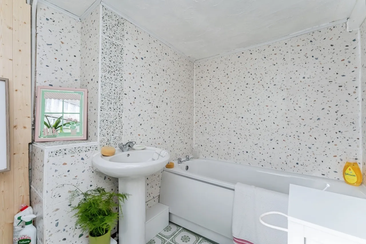 Greenfield Road, Holywell, CH8, photo 7