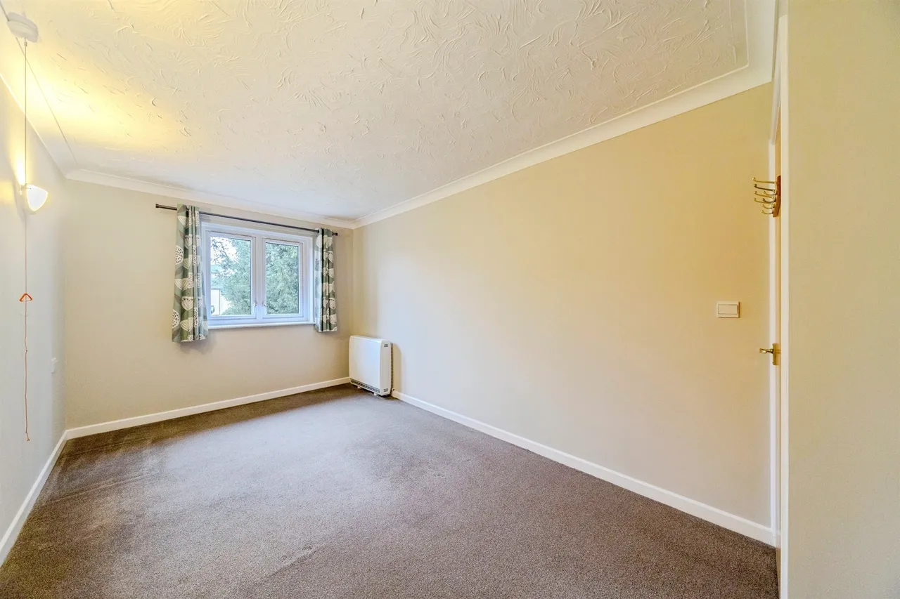 Lawnsmead Gardens, Newport Pagnell, MK16, photo 3