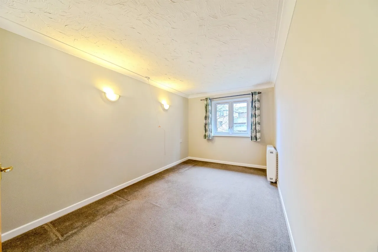 Lawnsmead Gardens, Newport Pagnell, MK16, photo 4