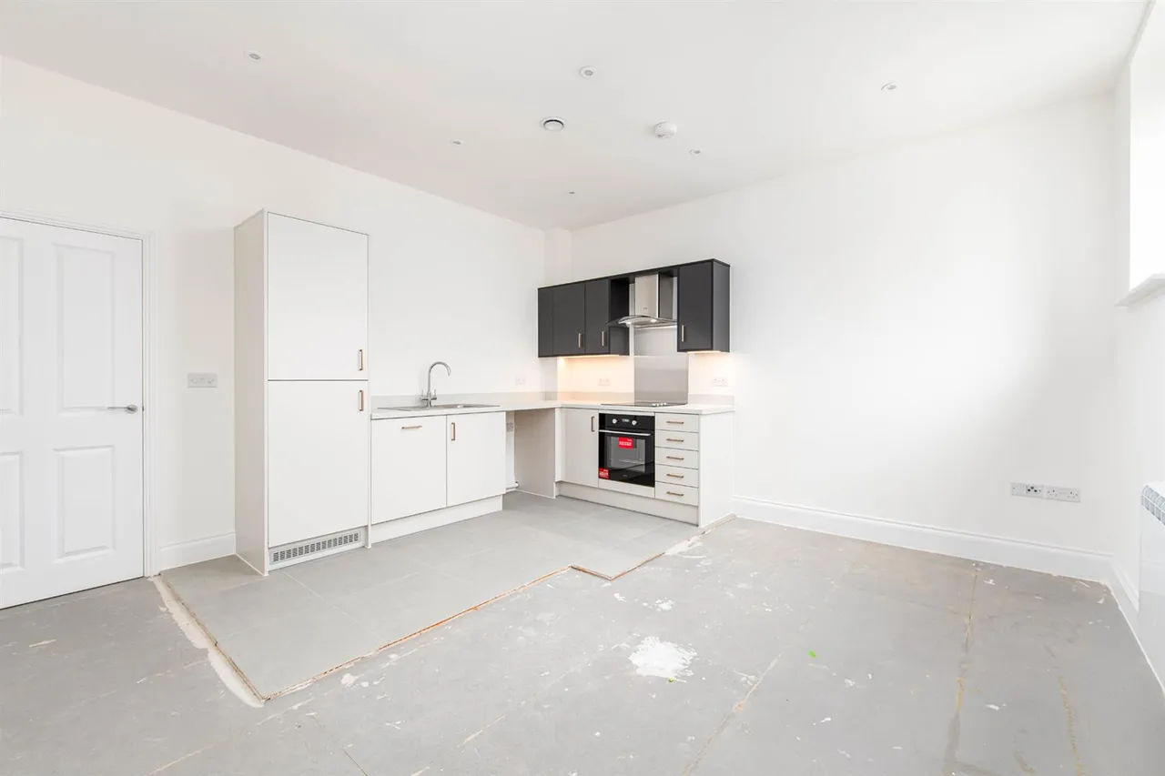 Court Street, Trowbridge, BA14, photo 2