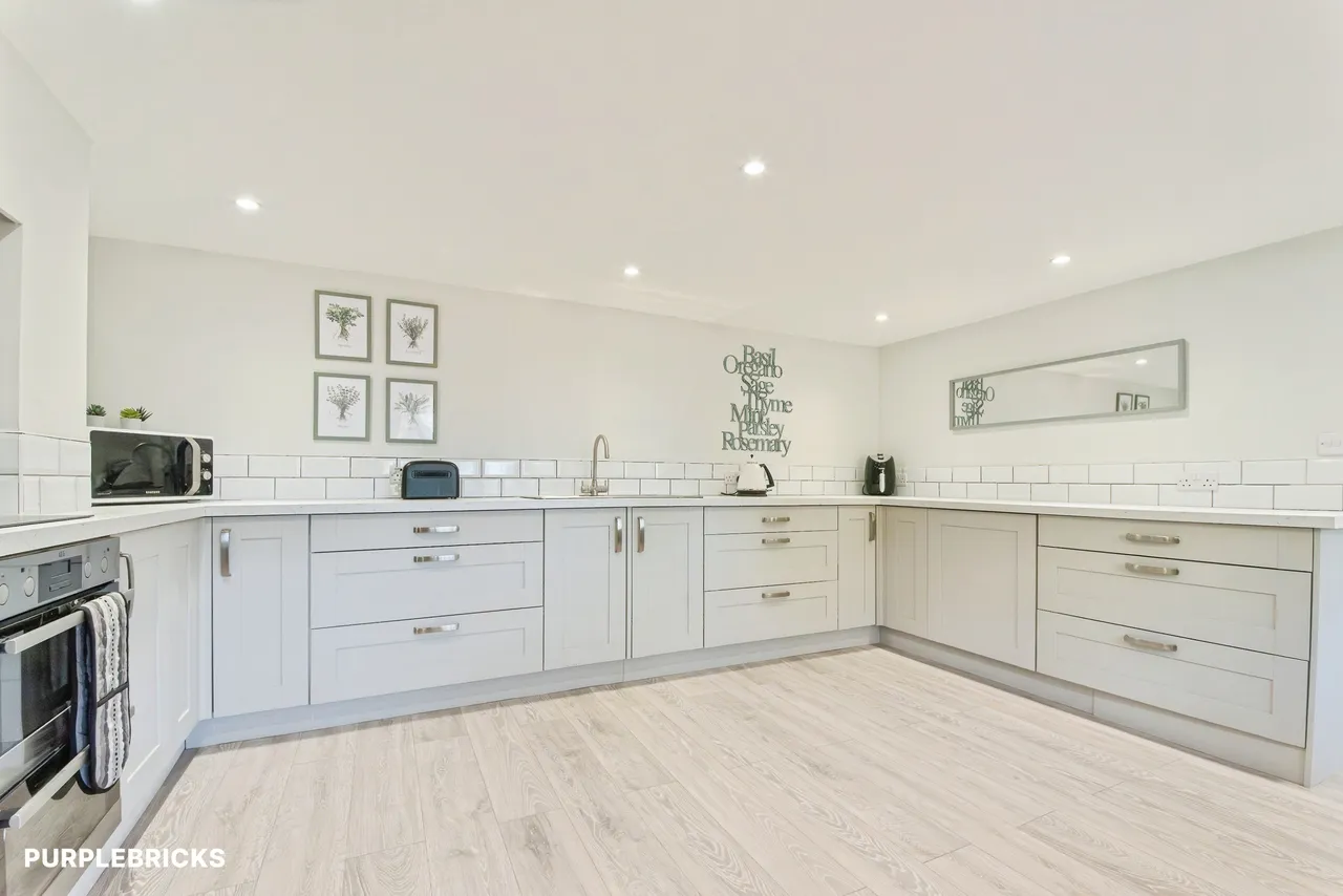 Eastsands, Marlborough, SN8, photo 4