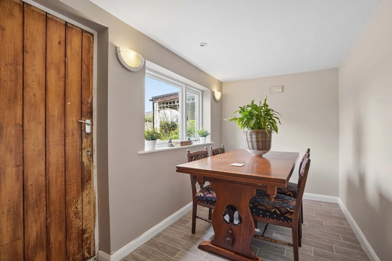 Bicester Road, Oakley, HP18, photo 8