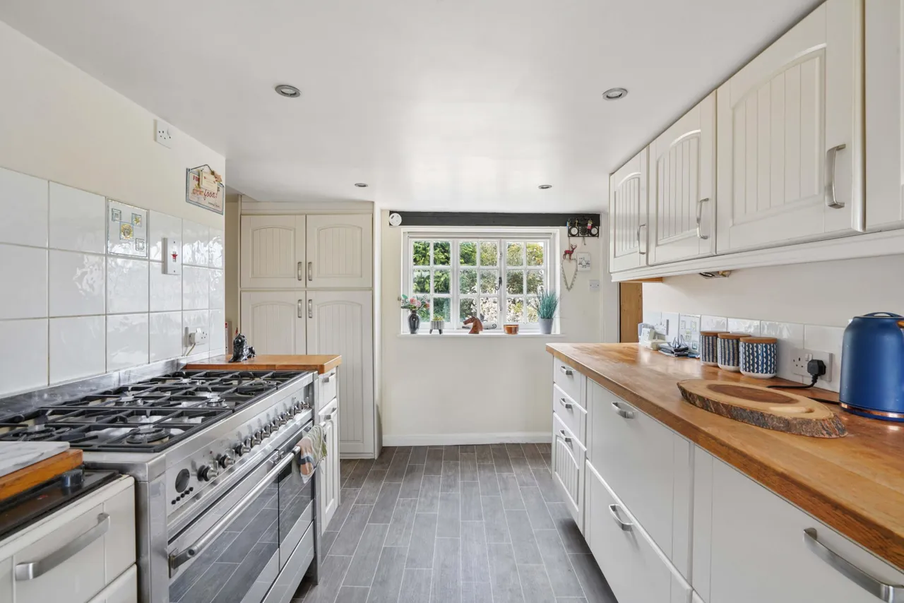 Bicester Road, Oakley, HP18, photo 7