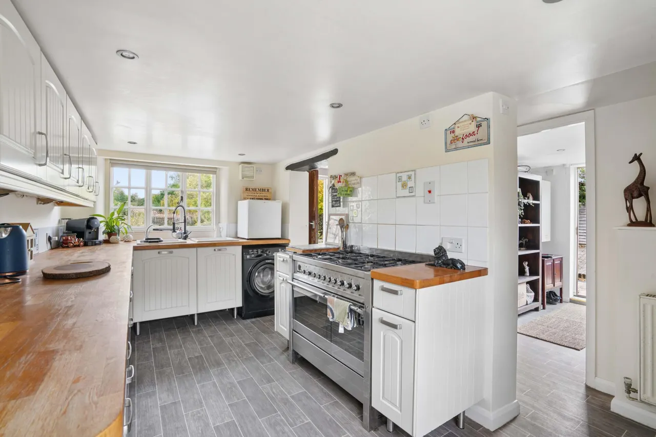 Bicester Road, Oakley, HP18, photo 3