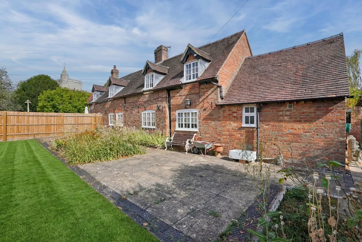 Bicester Road, Oakley, HP18, photo 4