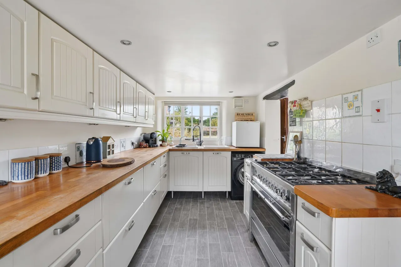 Bicester Road, Oakley, HP18, photo 6