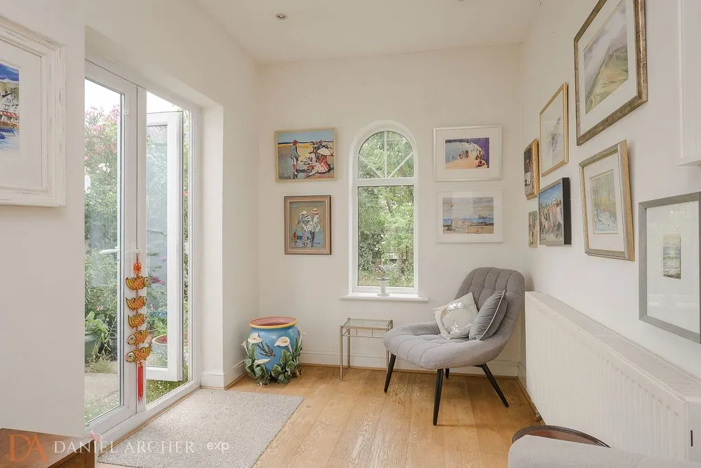 Aston Road, Raynes Park, SW20, photo 8