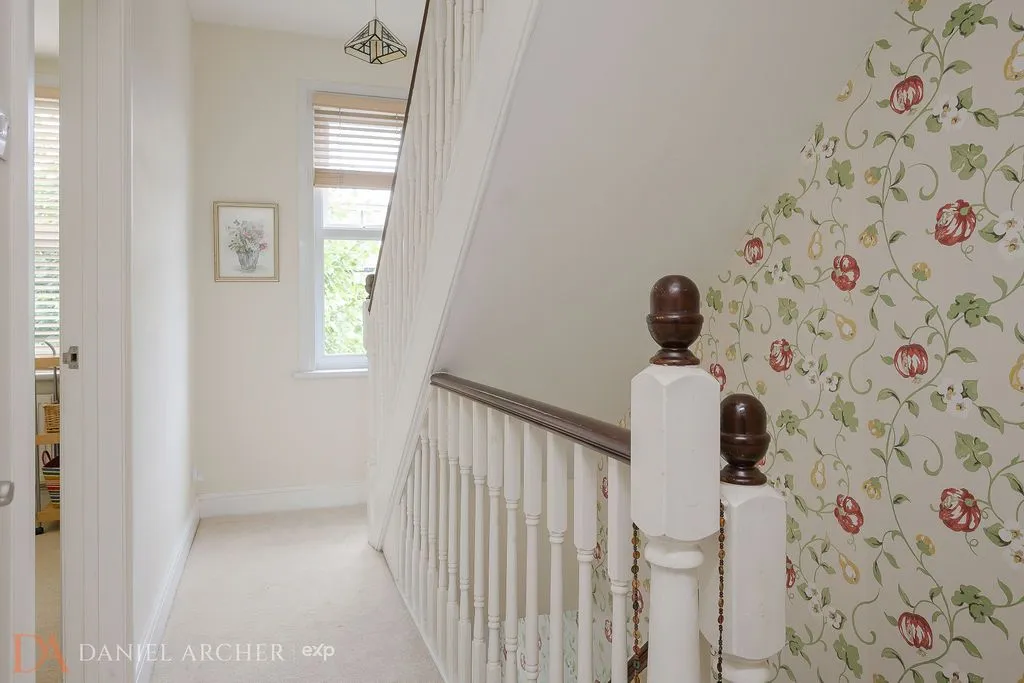 Aston Road, Raynes Park, SW20, photo 9