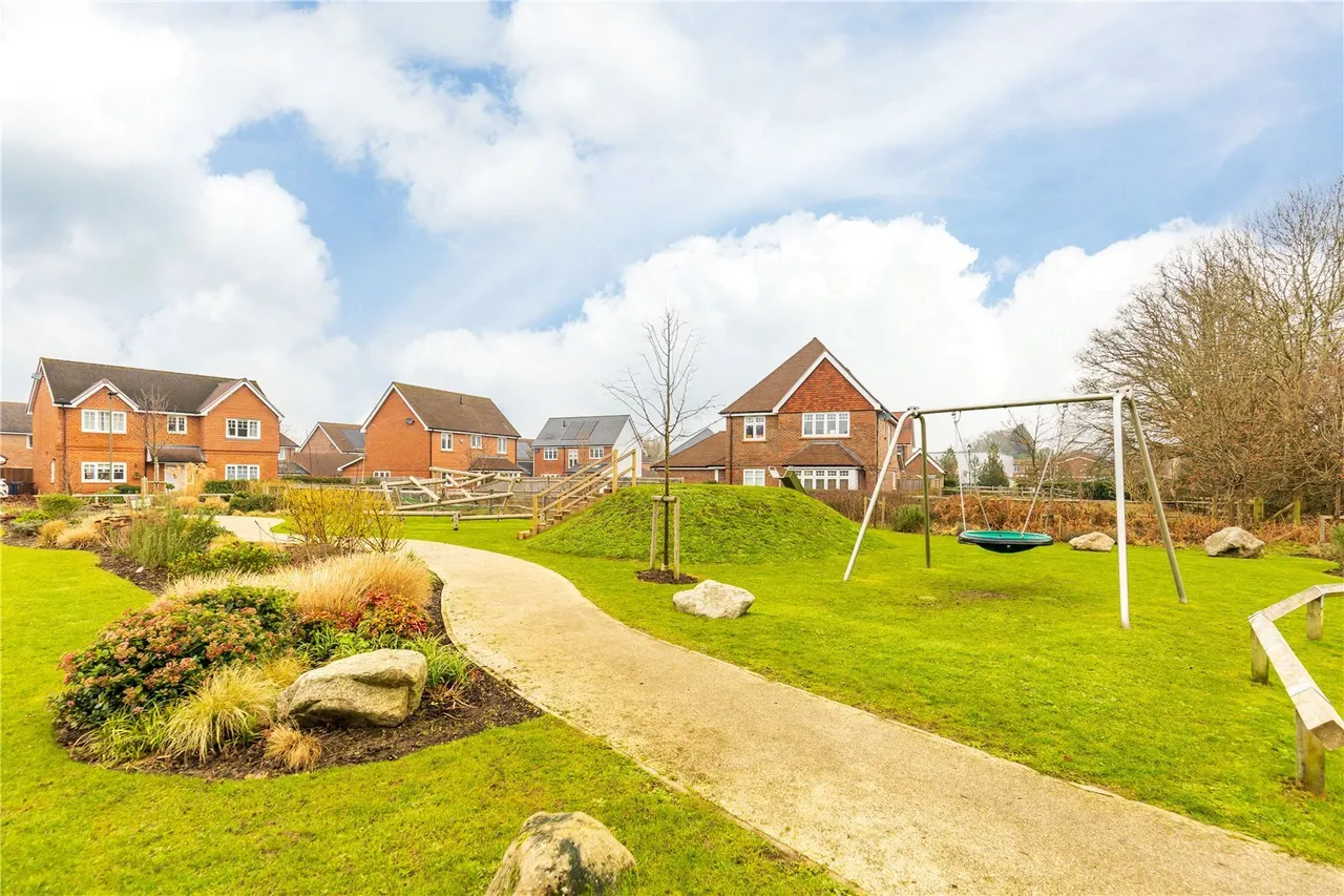 Marjoram Avenue, Cranleigh, GU6, photo 12