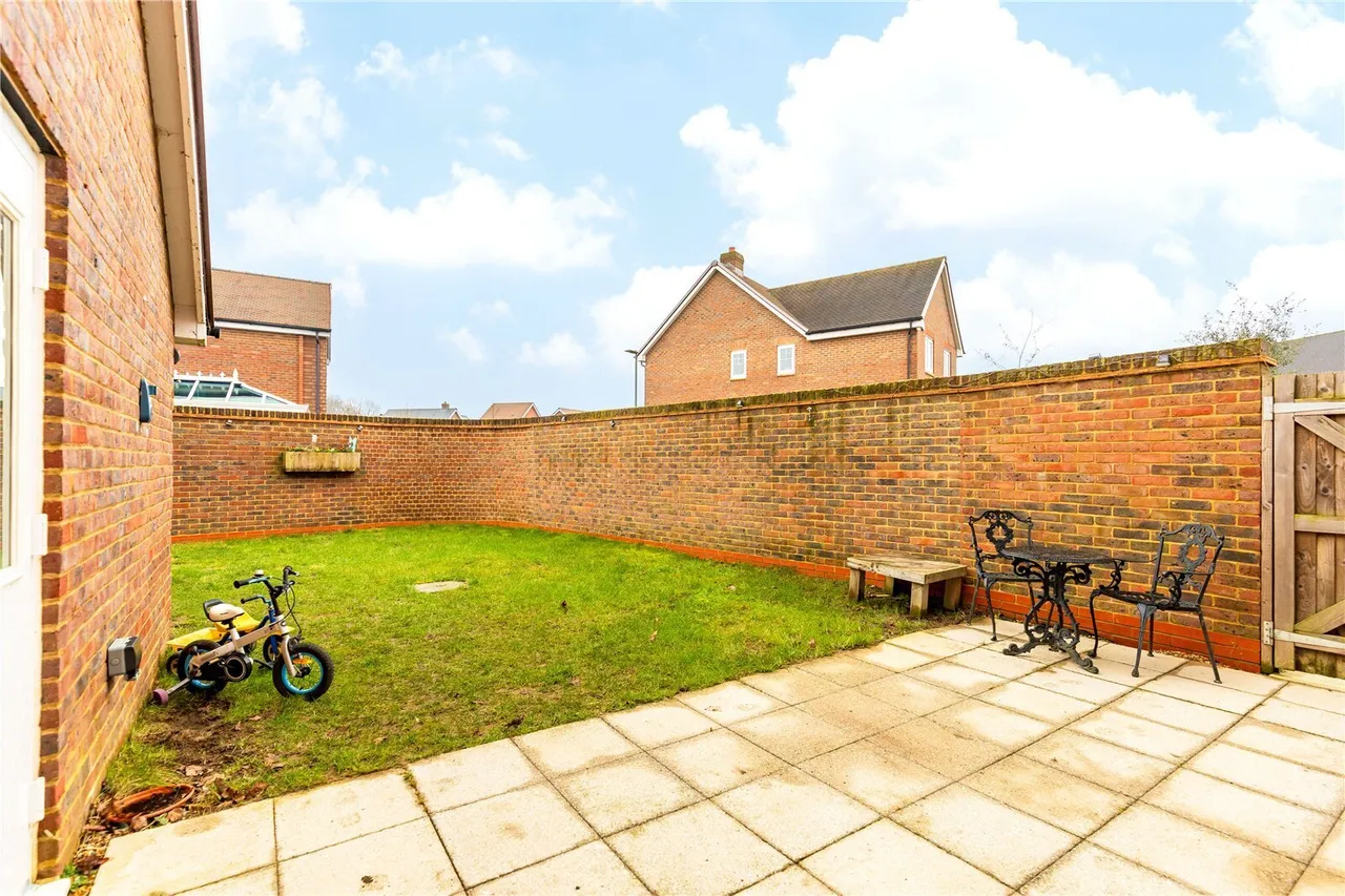 Marjoram Avenue, Cranleigh, GU6, photo 10