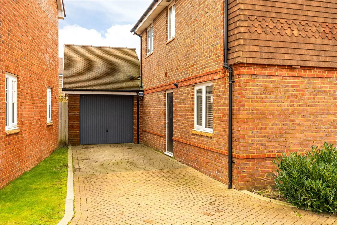 Marjoram Avenue, Cranleigh, GU6, photo 11