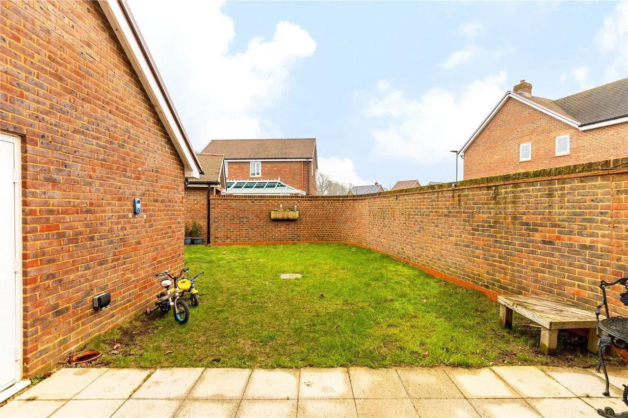 Marjoram Avenue, Cranleigh, GU6, photo 23