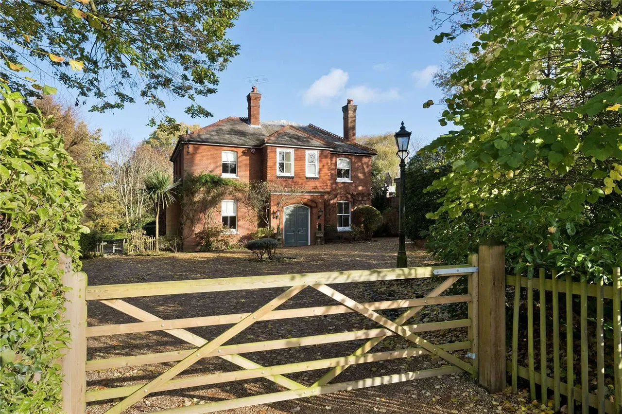 5 bed house to rent — Lower Village Road, Ascot, Berkshire, SL5 7AU