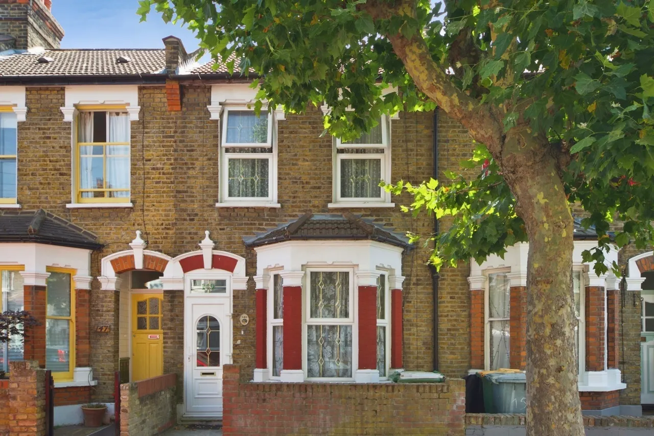 2 bed house for sale — Mitcham Road, East Ham, London, E6