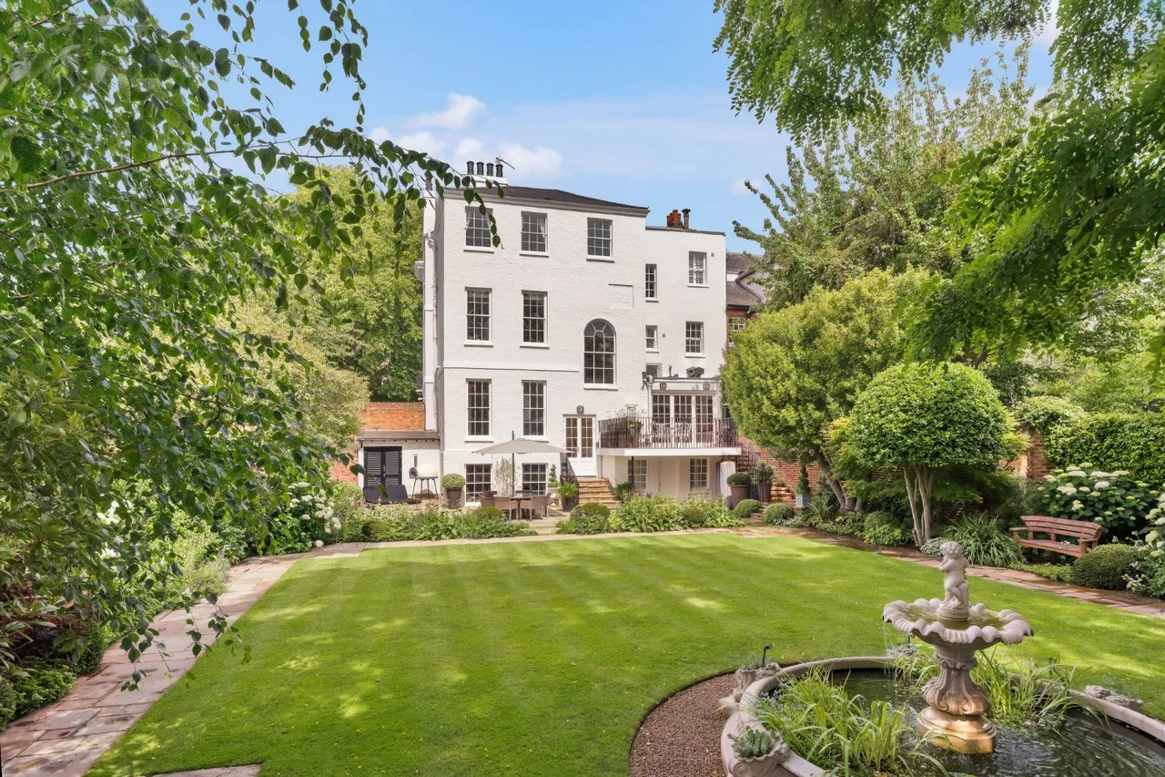 5 bed property for sale — The Green, Richmond, Surrey, TW9 1PB