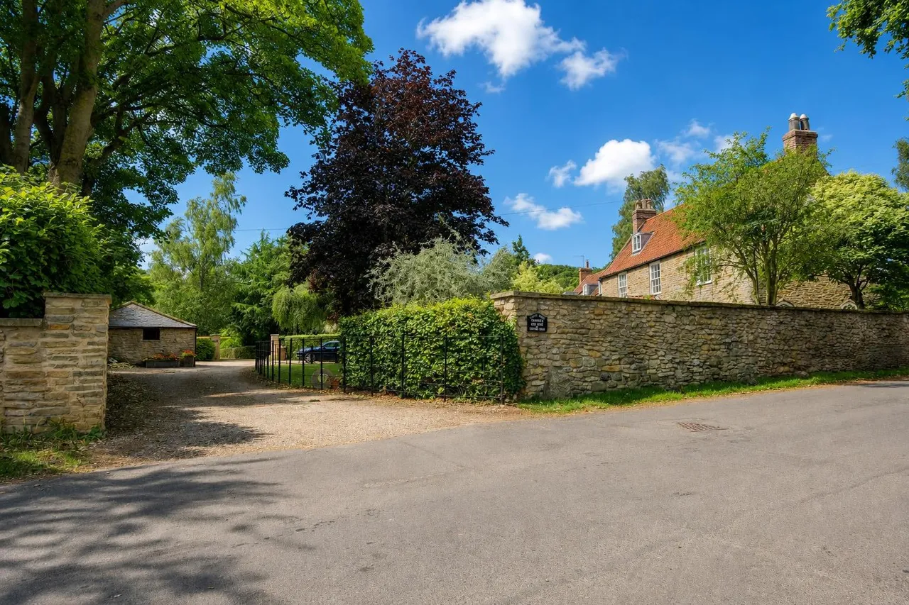 Burrill Lane, Brantingham, photo 2