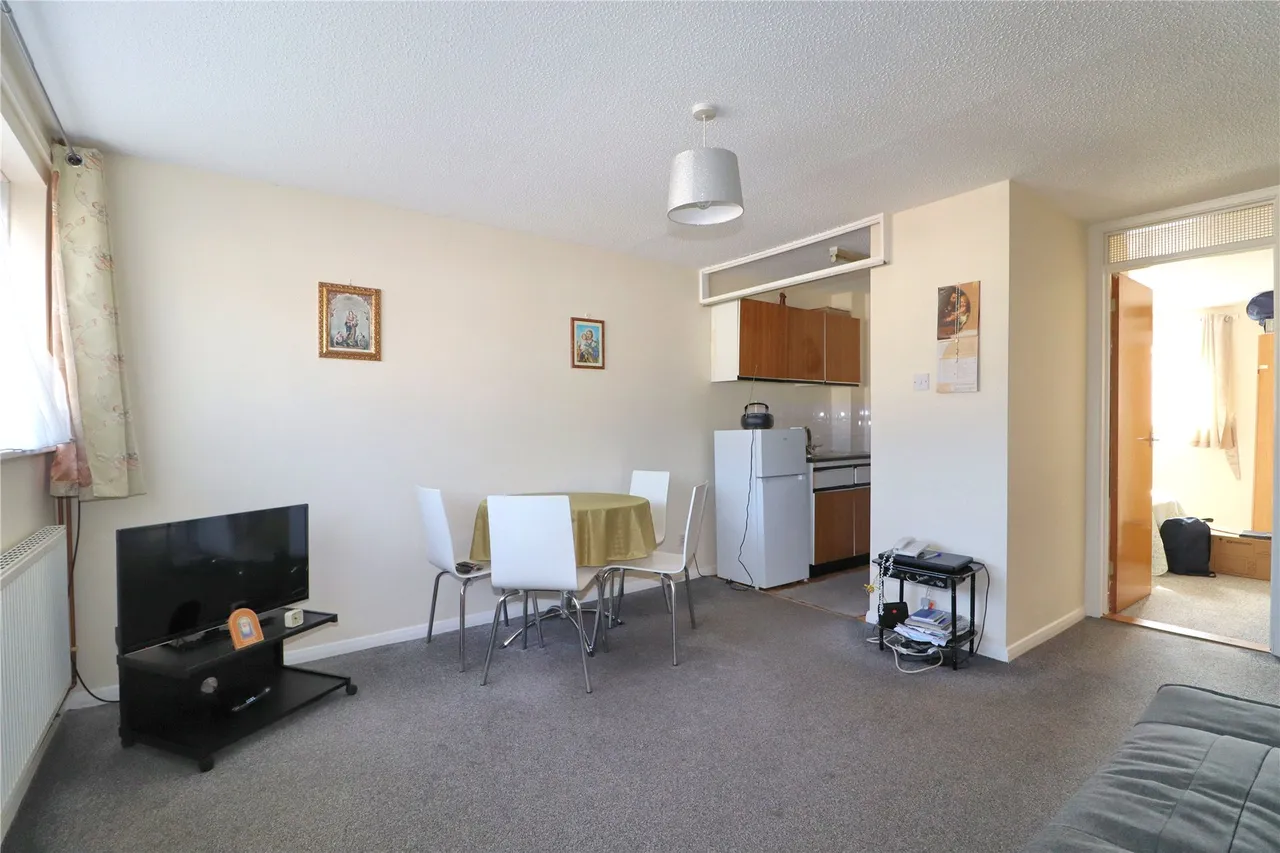 Walton Road, Woking, GU21, photo 2