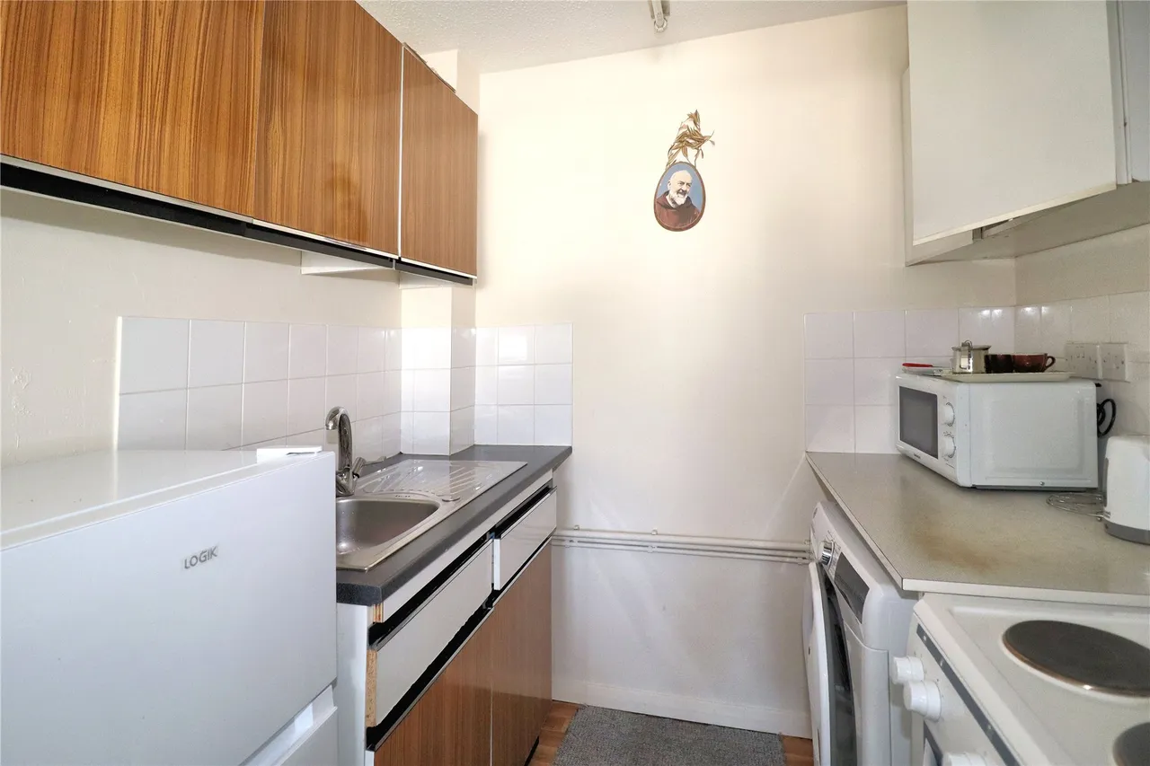 Walton Road, Woking, GU21, photo 4