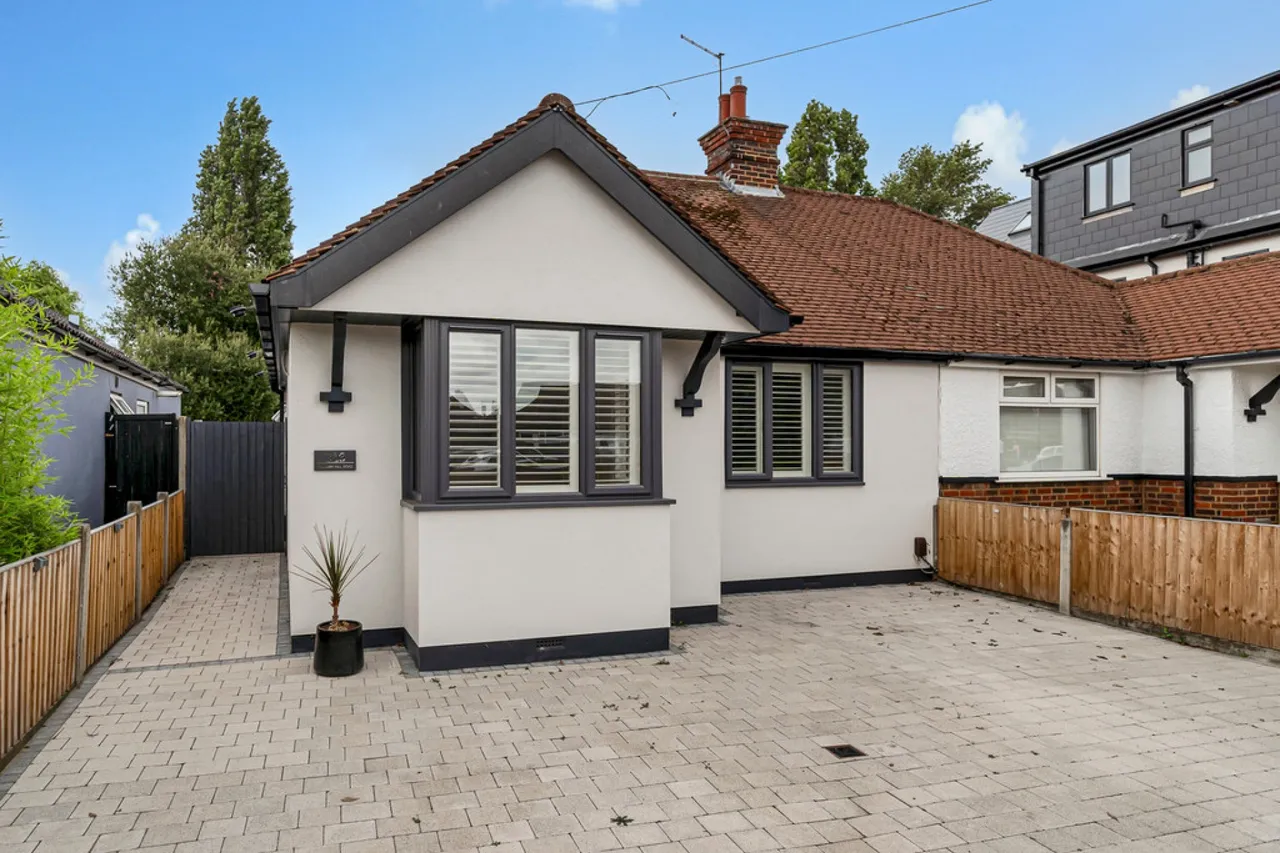 Feltham Hill Road, Ashford, photo 3