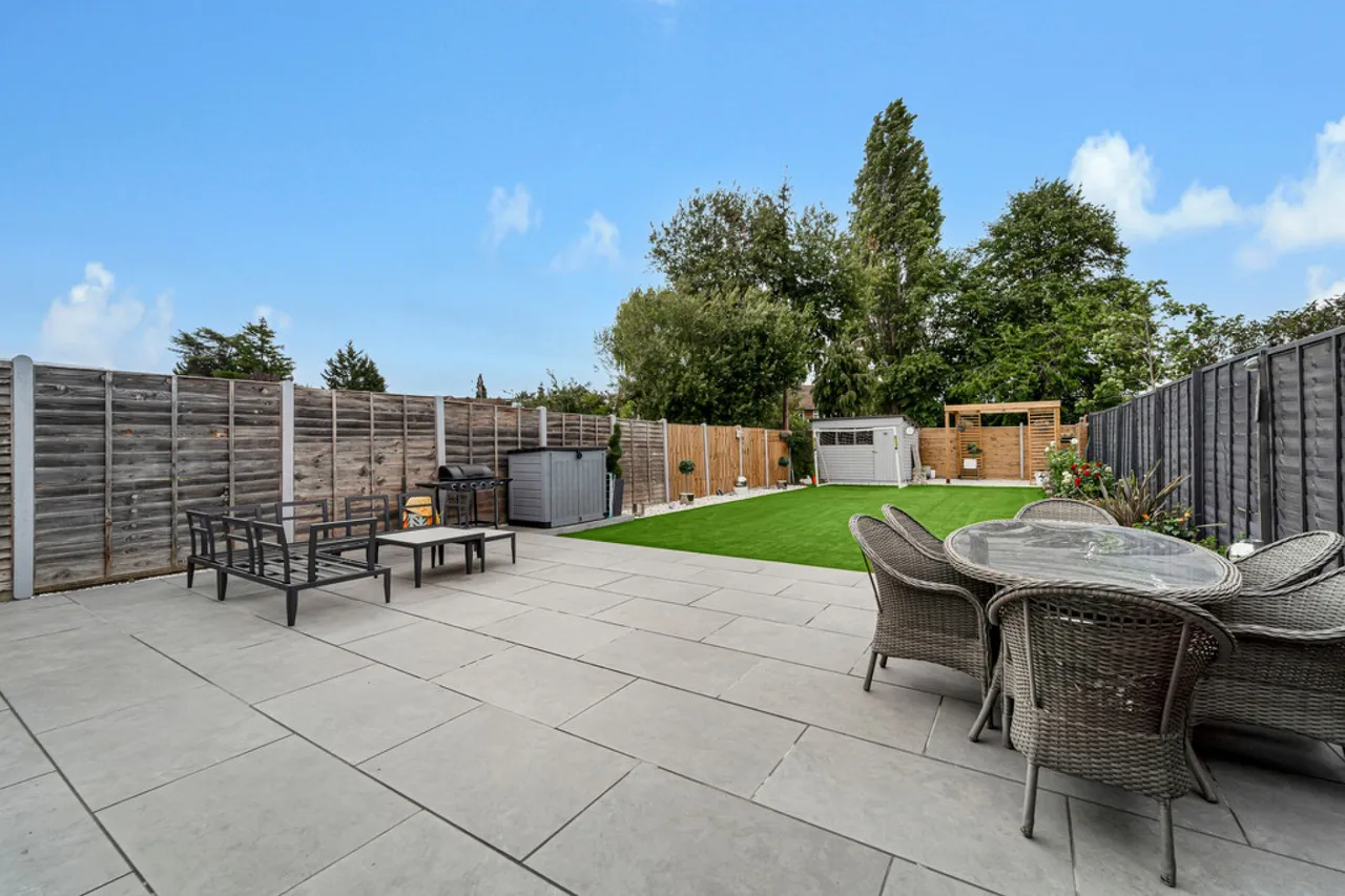 Feltham Hill Road, Ashford, photo 10