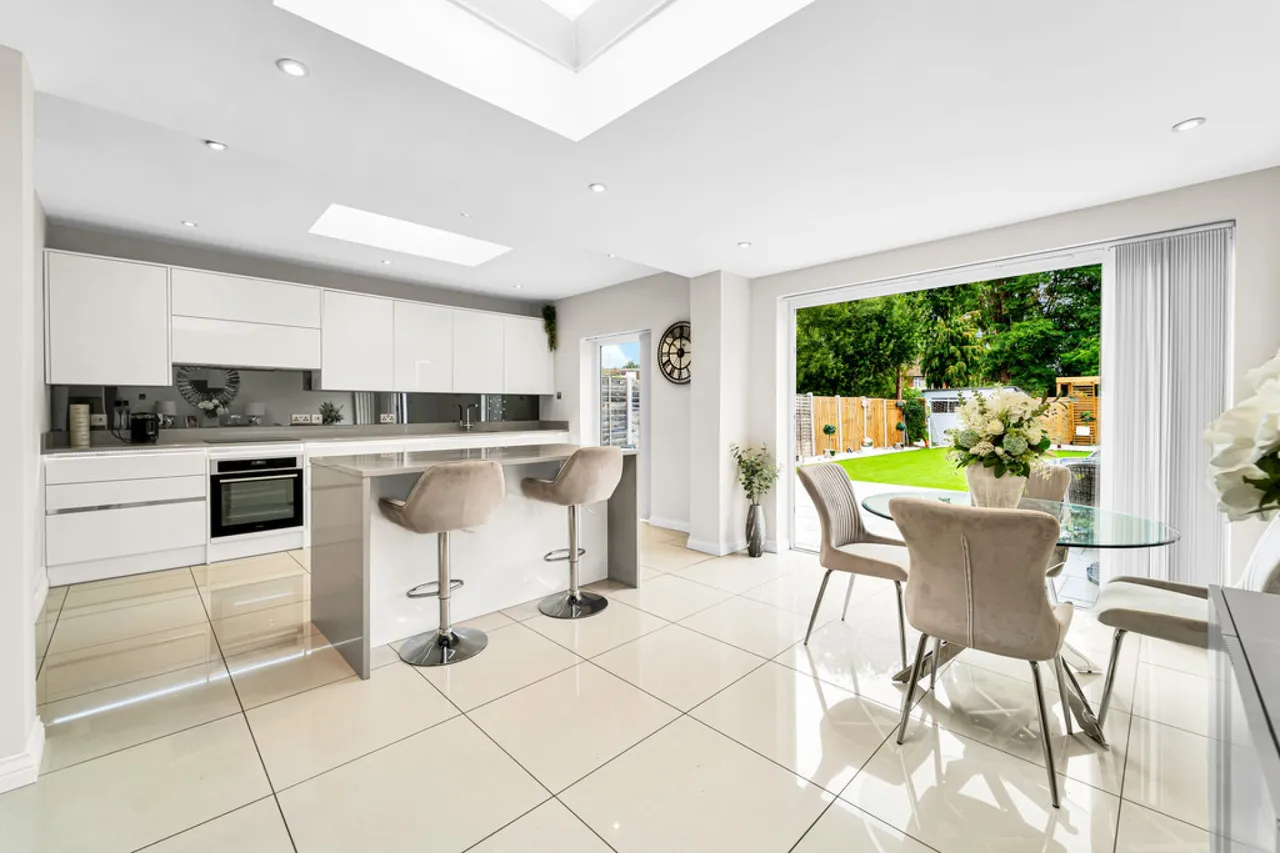 2 bed house for sale, Feltham Hill Road, Ashford