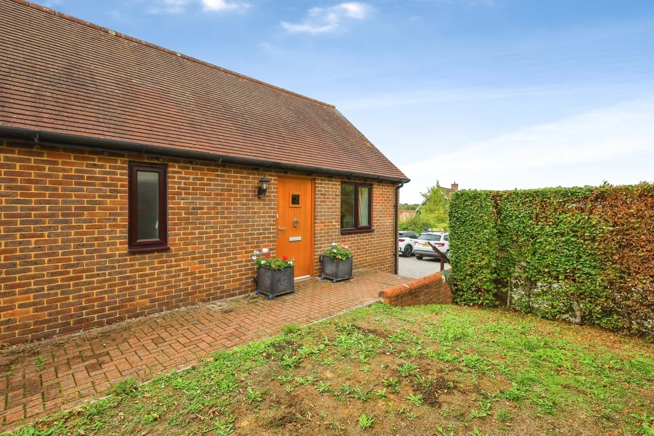 Totease Mews, Buxted, TN22, photo 2