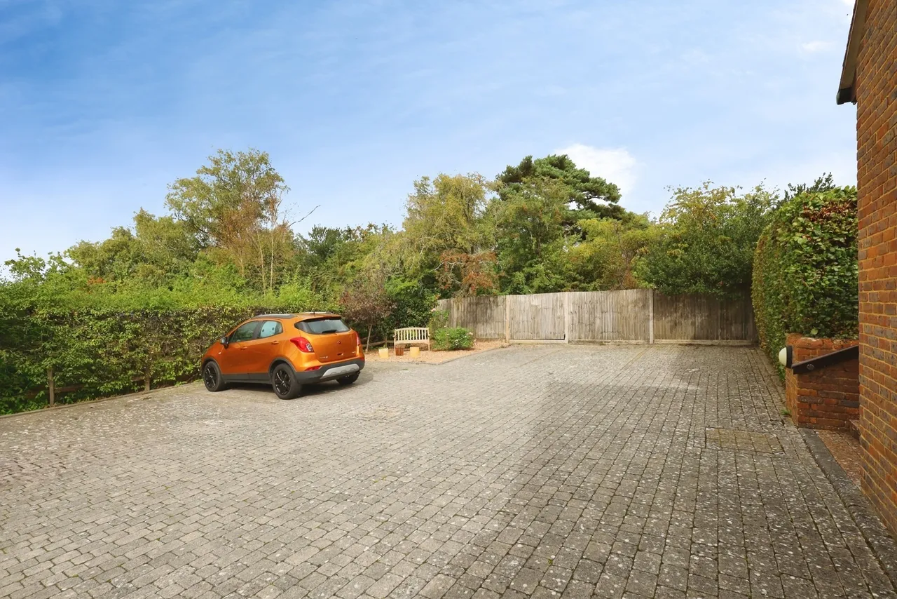 Totease Mews, Buxted, TN22, photo 15
