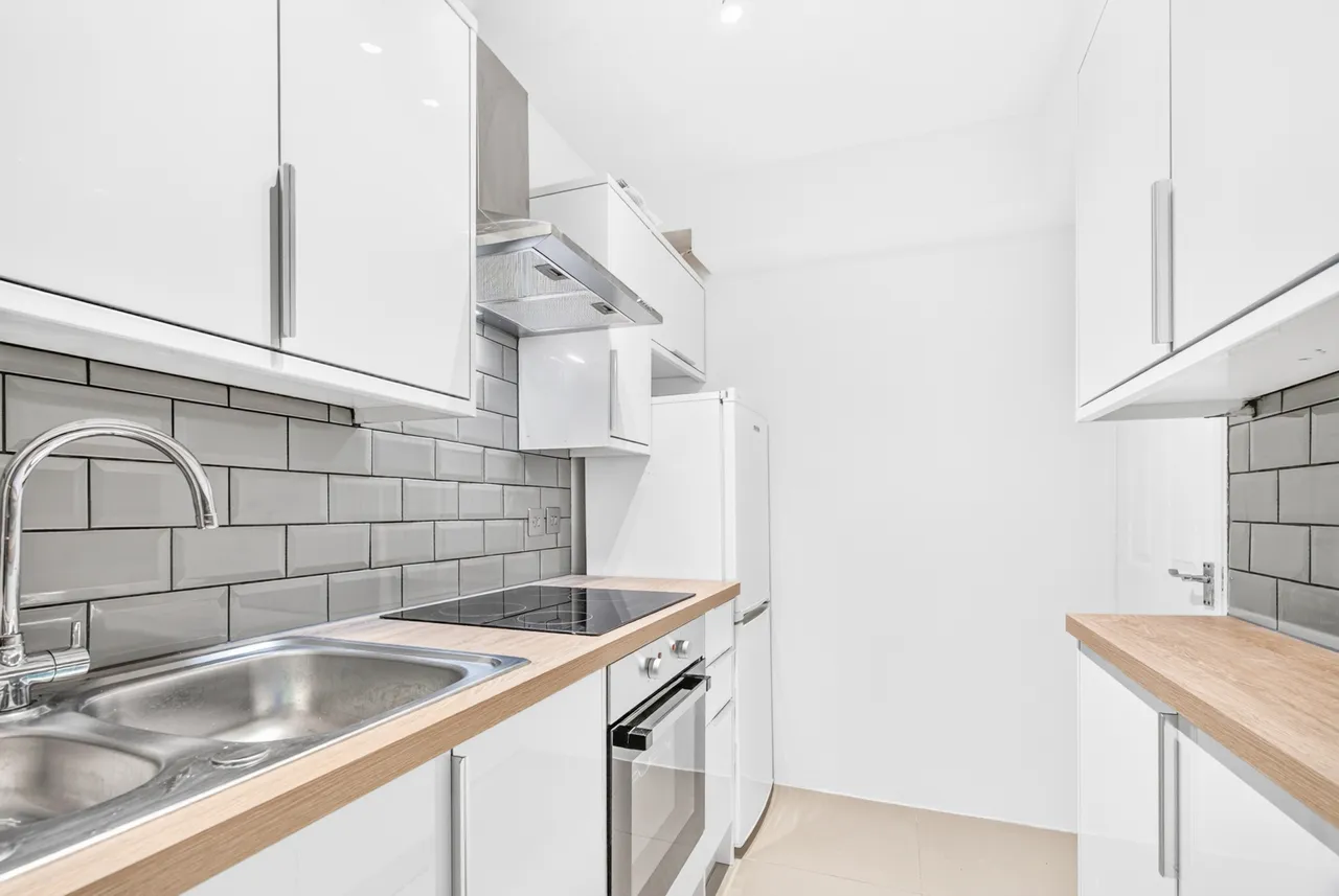 Bucklers Way, Carshalton, SM5 2DZ, photo 9