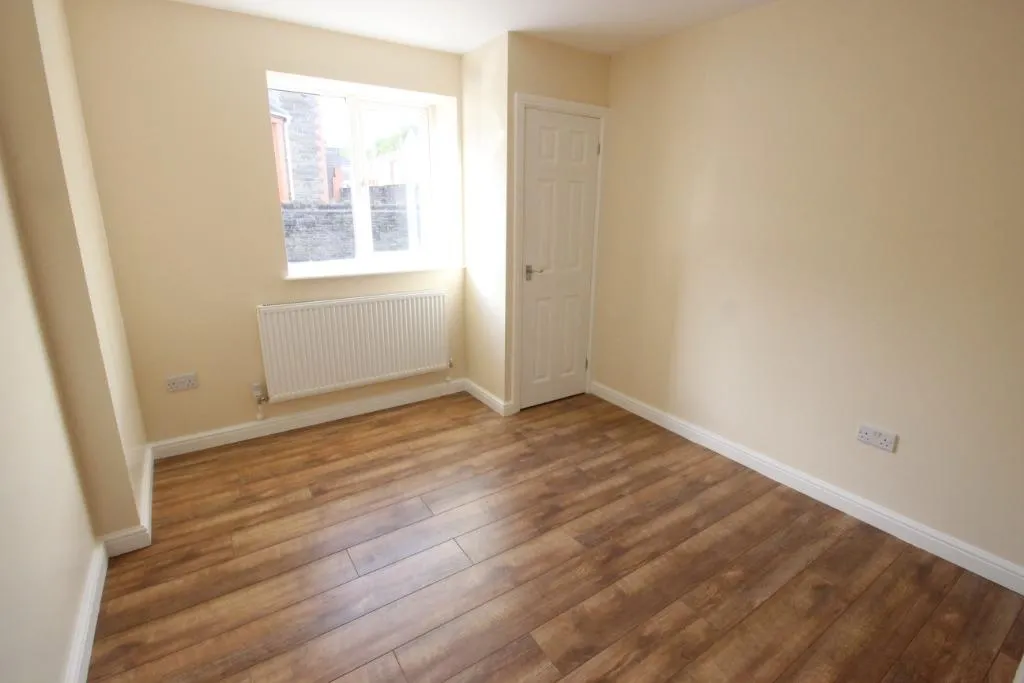Jenkins Street, Hopkinstown, CF37, photo 4