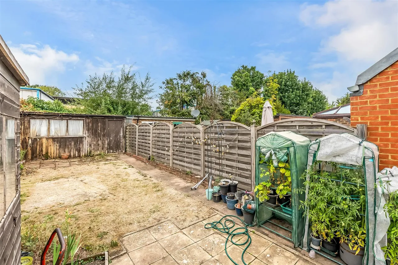 Kingslea, Leatherhead, KT22, photo 2