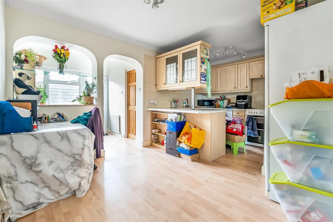 Kingslea, Leatherhead, KT22, photo 4