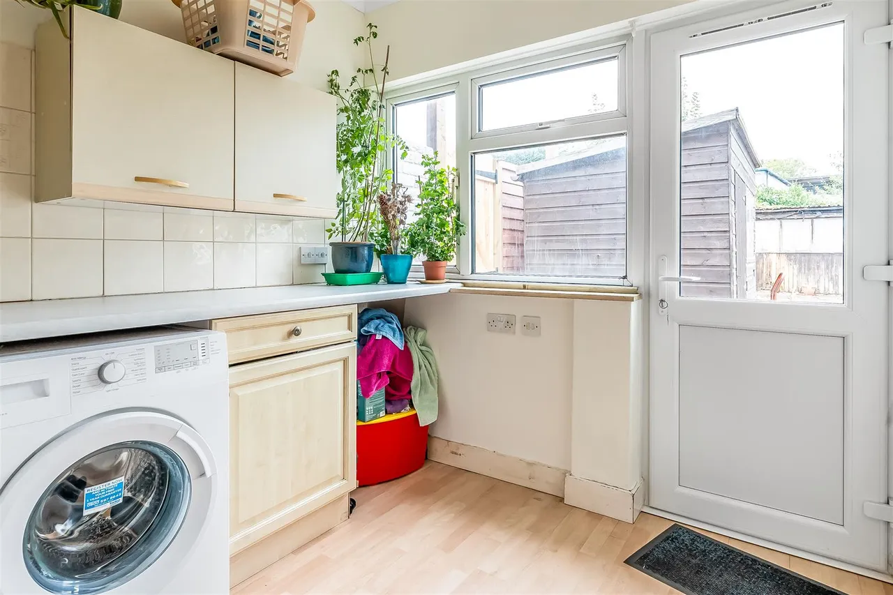 Kingslea, Leatherhead, KT22, photo 5