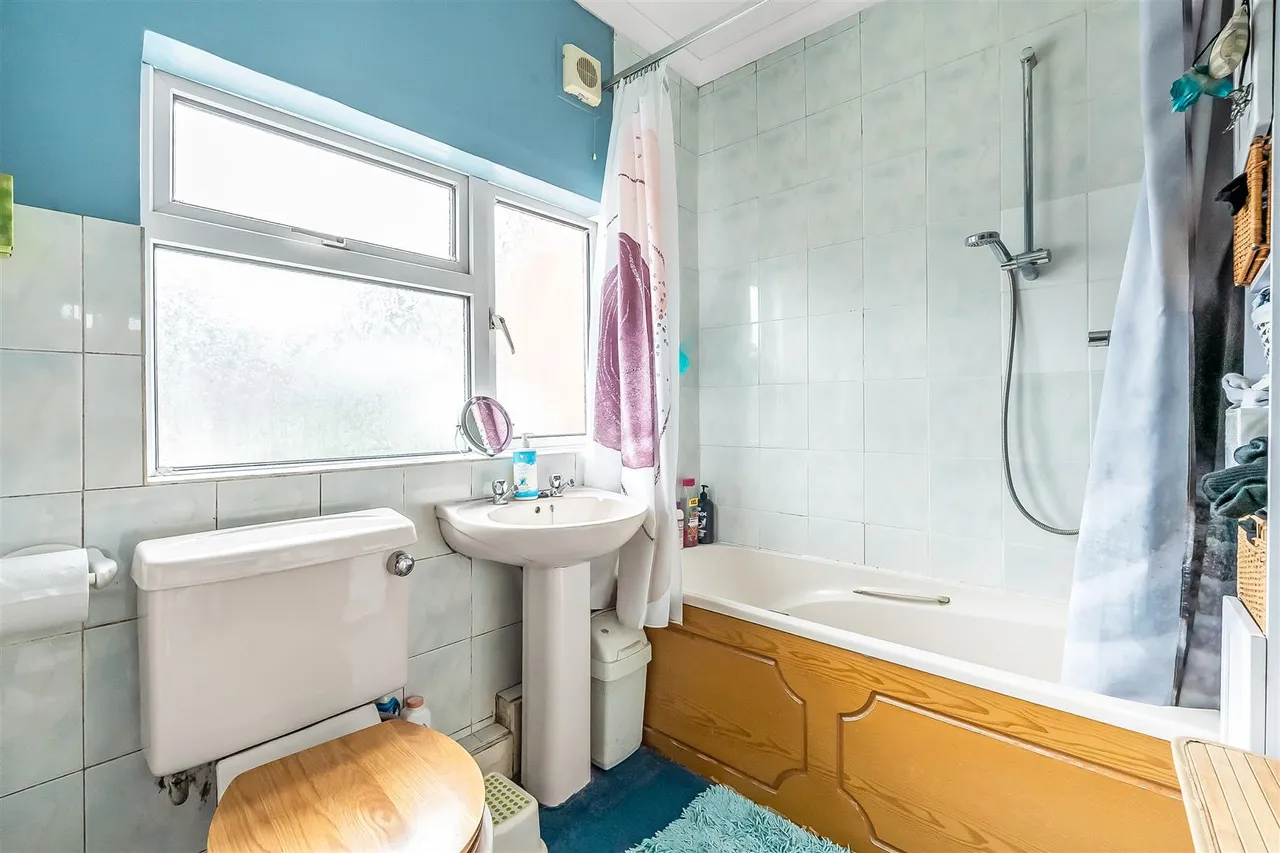 Kingslea, Leatherhead, KT22, photo 10