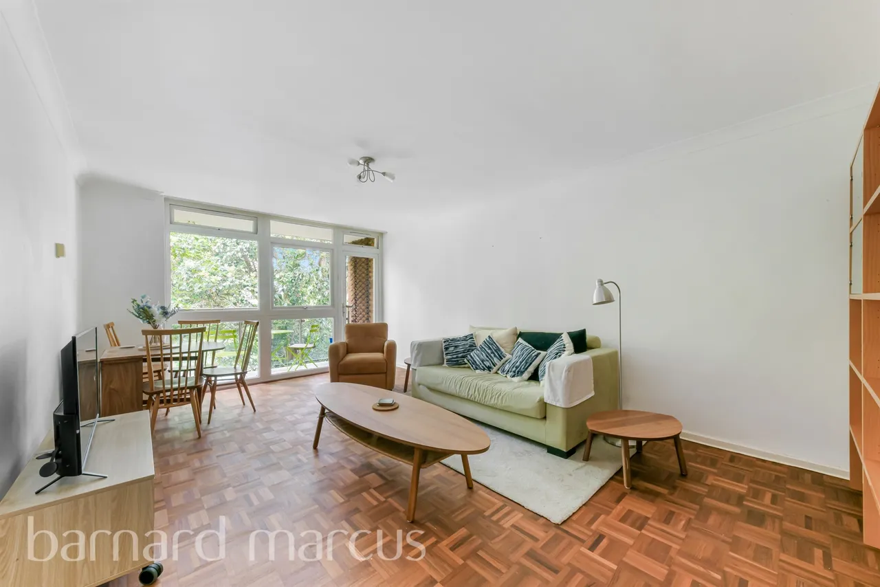2 bed flat for sale, Cherrywood Drive, Putney, SW15