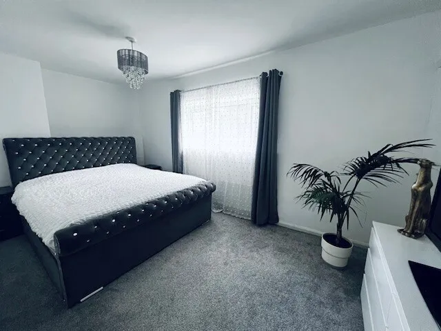Pontefract Road, BARNSLEY, photo 7