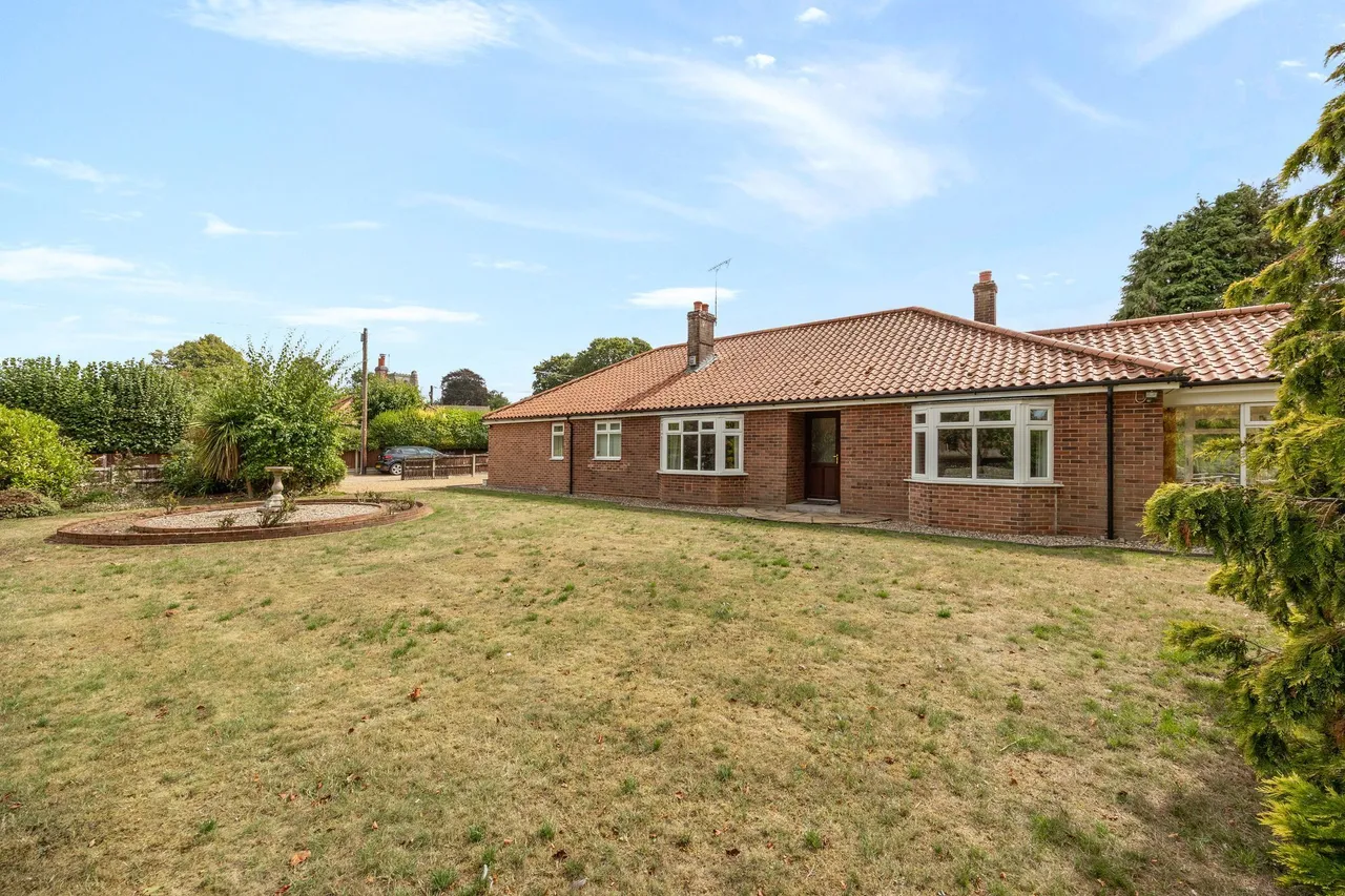 3 bed land for sale, Glebe Close, Hingham, NR9